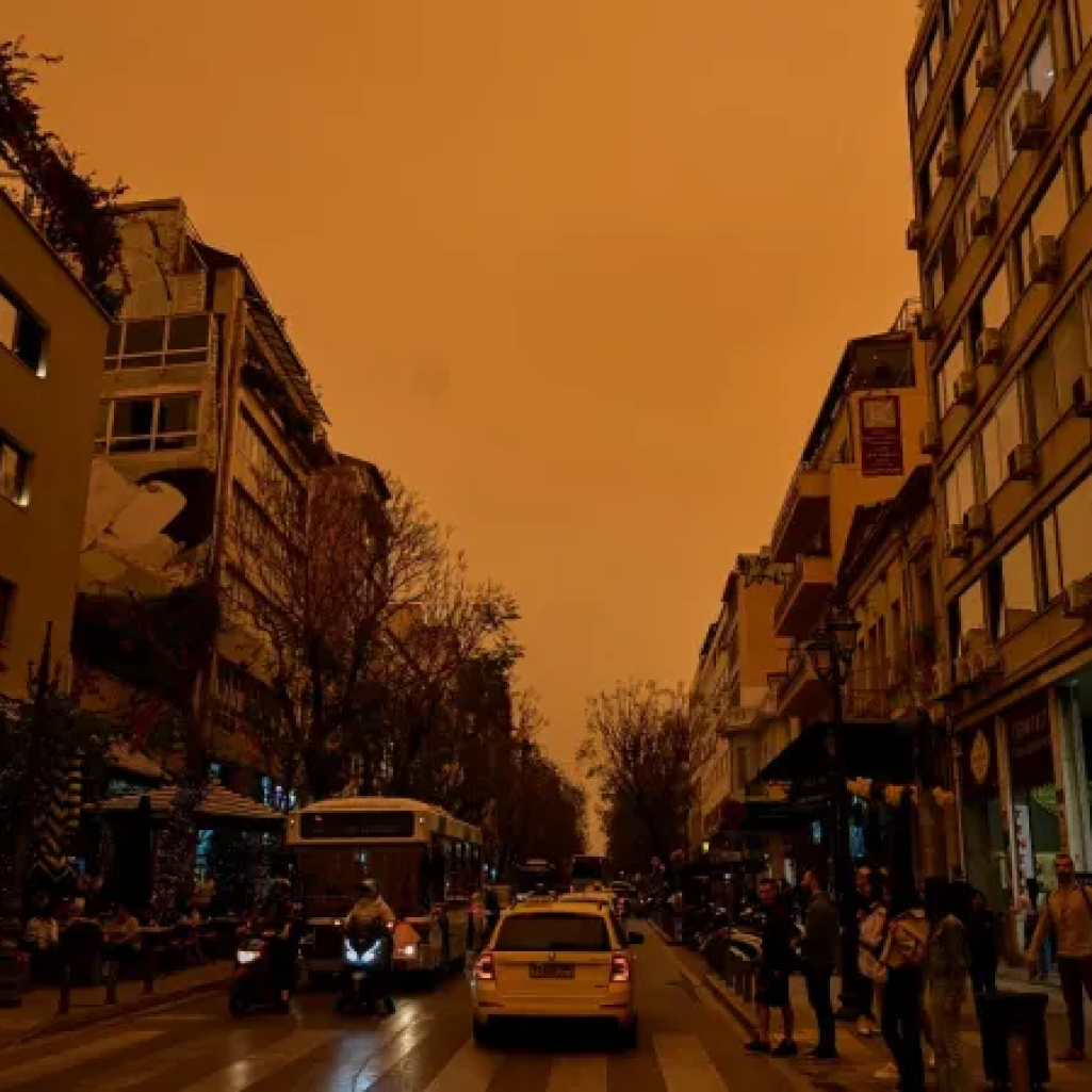 Η αφρικανική σκόνη «εξαφάνισε» τον ουρανό - Η πρόγνωση του Κολυδά για 30άρια στην Αθήνα