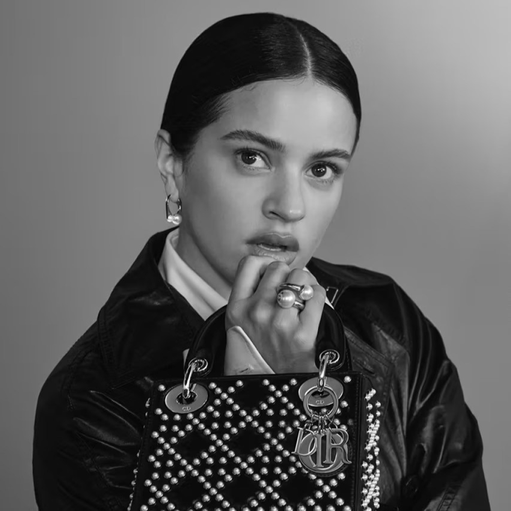 Η Rosalía είναι η νέα global ambassador του οίκου Dior