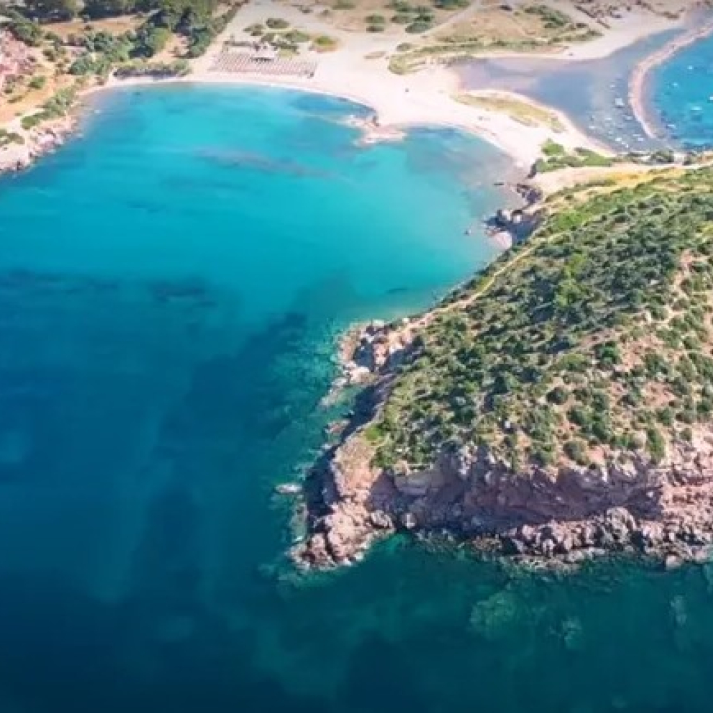 Η παραλία που μοιάζει με τον Μπάλο και είναι 1 ώρα από την Αθήνα