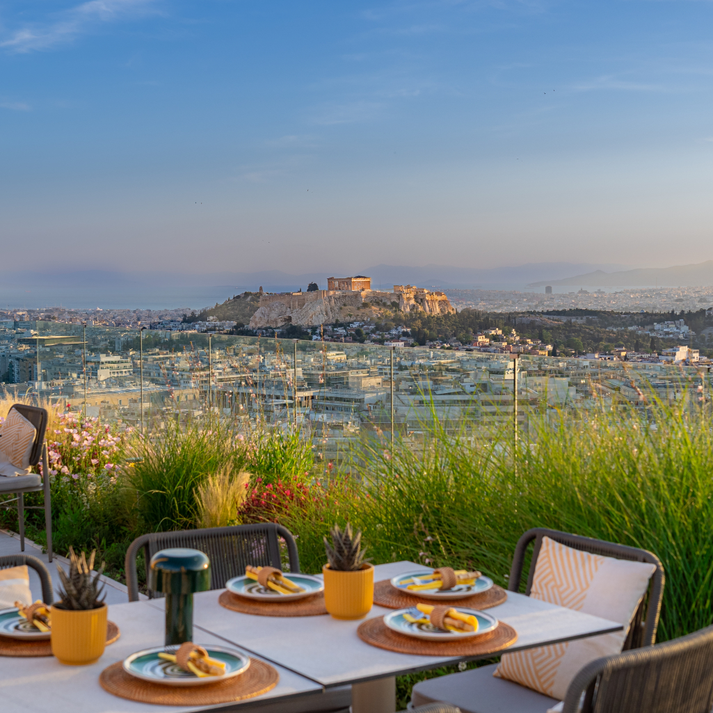 Vertigo Pool & Sunset bar: Η νέα όαση του St. George Lycabettus