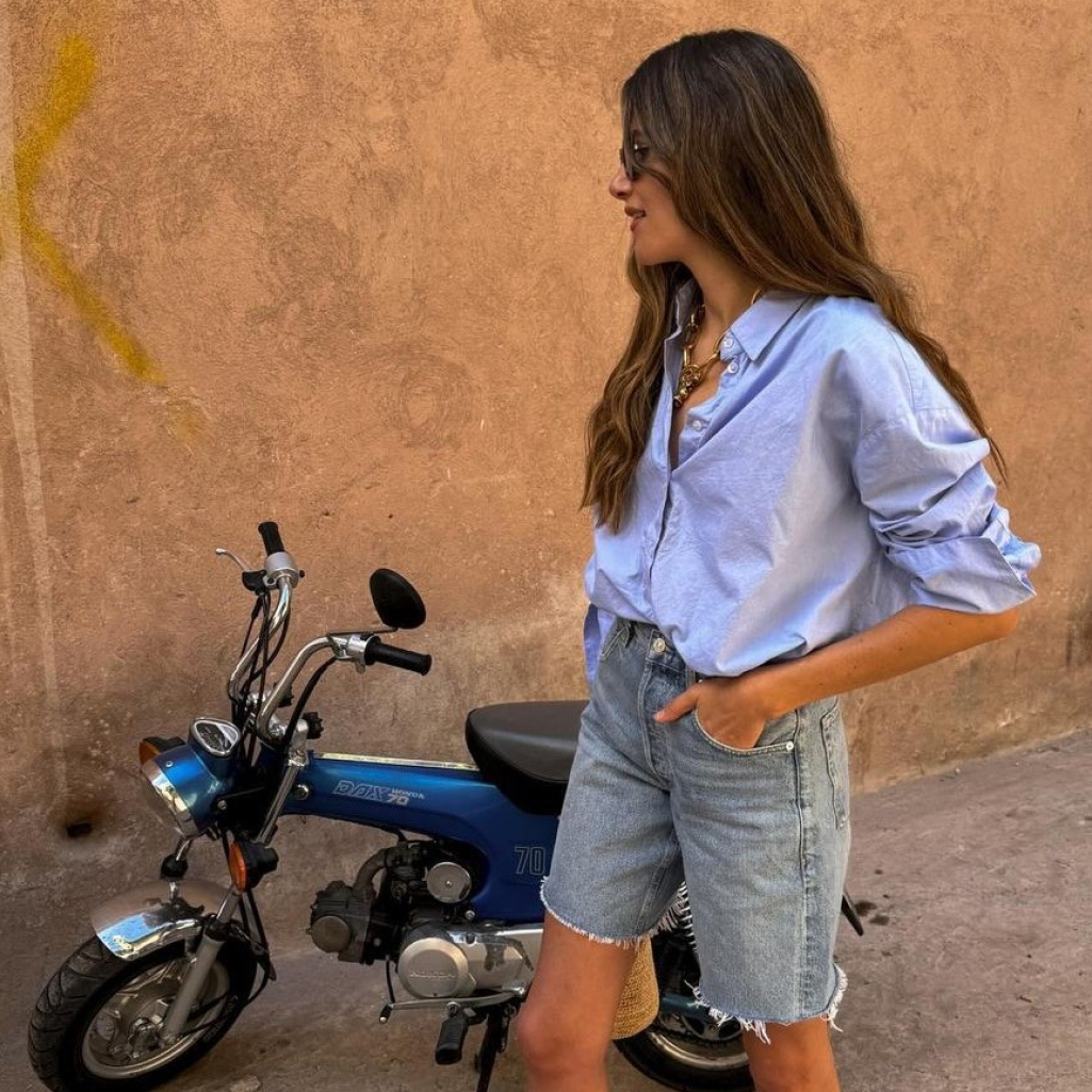 Η denim βερμούδα από τα Stradivarius που θα «λιώσεις» το καλοκαίρι – Θα τη φορέσεις με αμέτρητους τρόπους