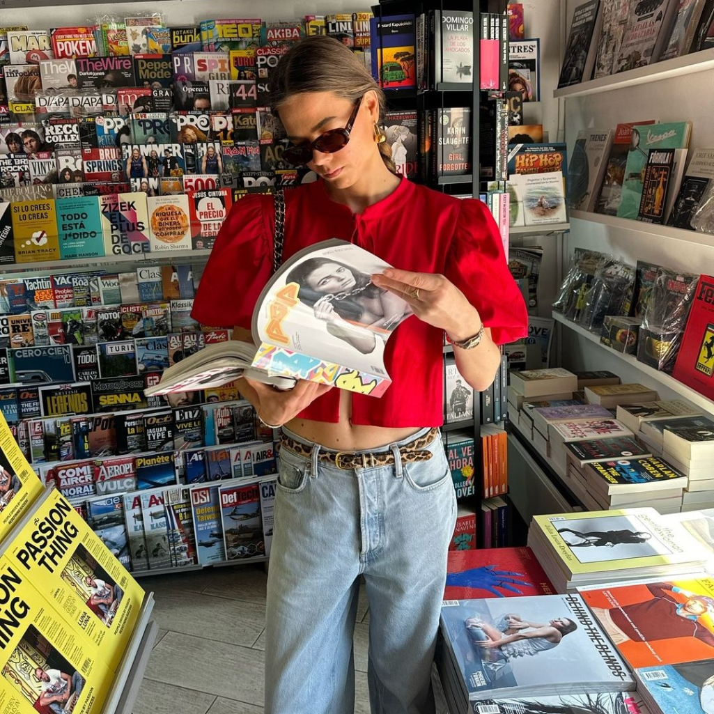 Denim coolness: 5 σύγχρονα σύνολα με τζιν παντελόνι για αυτό το καλοκαίρι