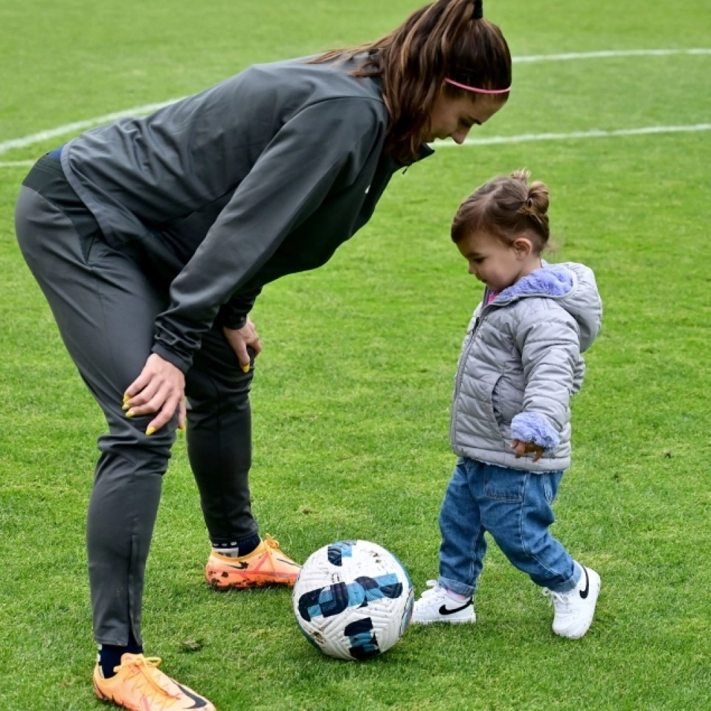 Η FIFA επικαιροποίησε τα πρωτόκολλα μητρότητας για παίκτριες και προπονήτριες