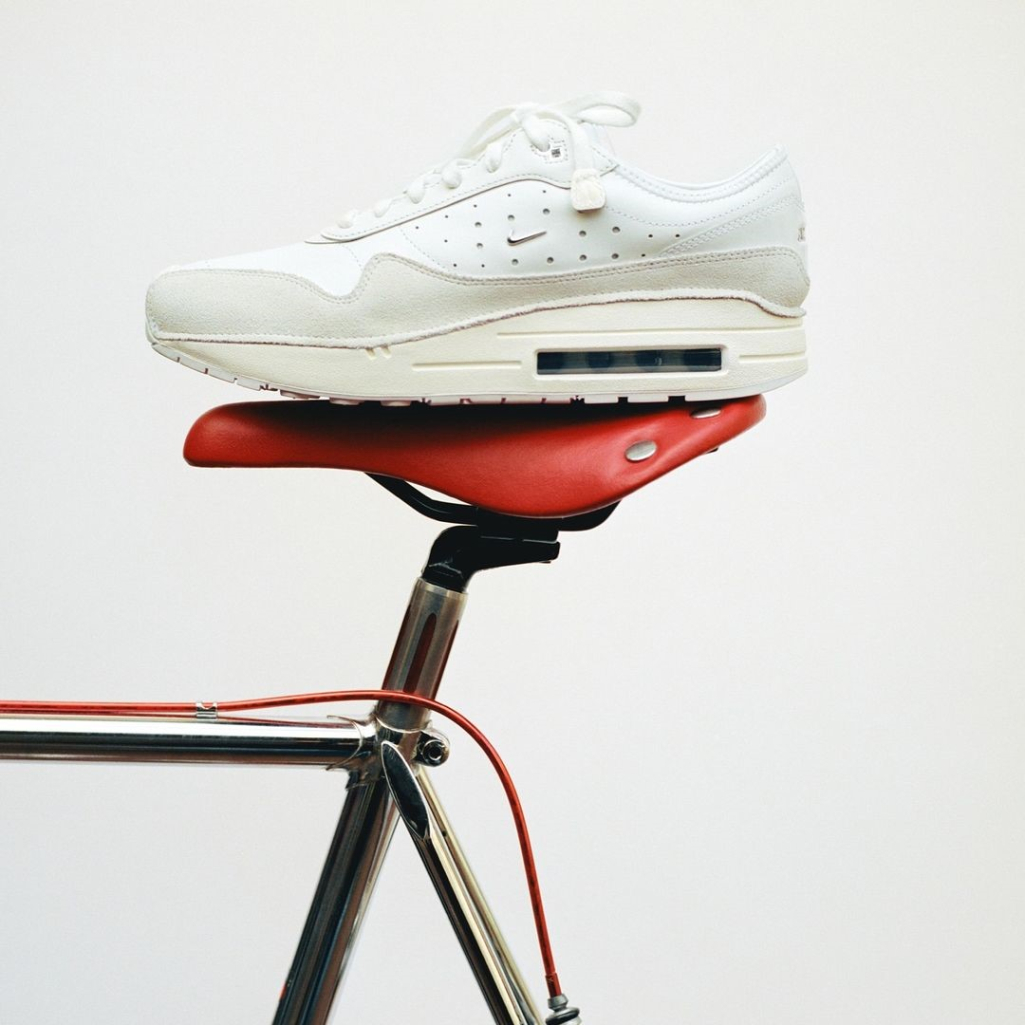 Το brand Jacquemus και η Nike καλωσόρισαν το νέο Air Max 1 '86