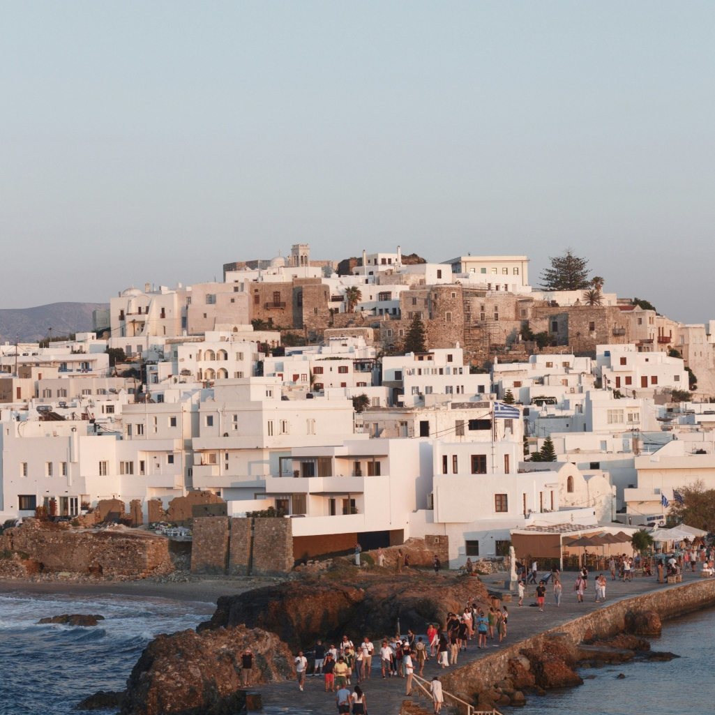 Διακοπές χωρίς αυτοκίνητο: Τα δύο ελληνικά νησιά που προτείνει η Τelegraph για το καλοκαίρι