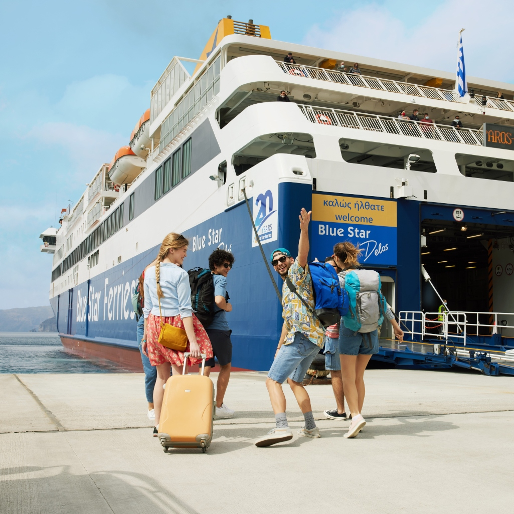 Ταξίδι, απέραντο γαλάζιο και πλοία Blue Star Ferries. Αυτό, σημαίνει ελληνικό καλοκαίρι