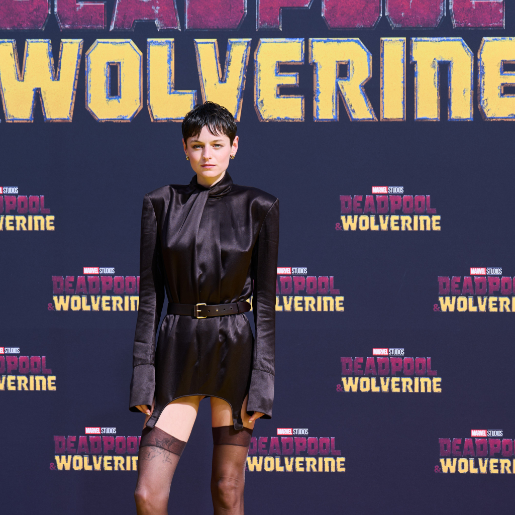 Έμμα Κορίν: Με goth look στην πρεμιέρα της νέας της ταινίας