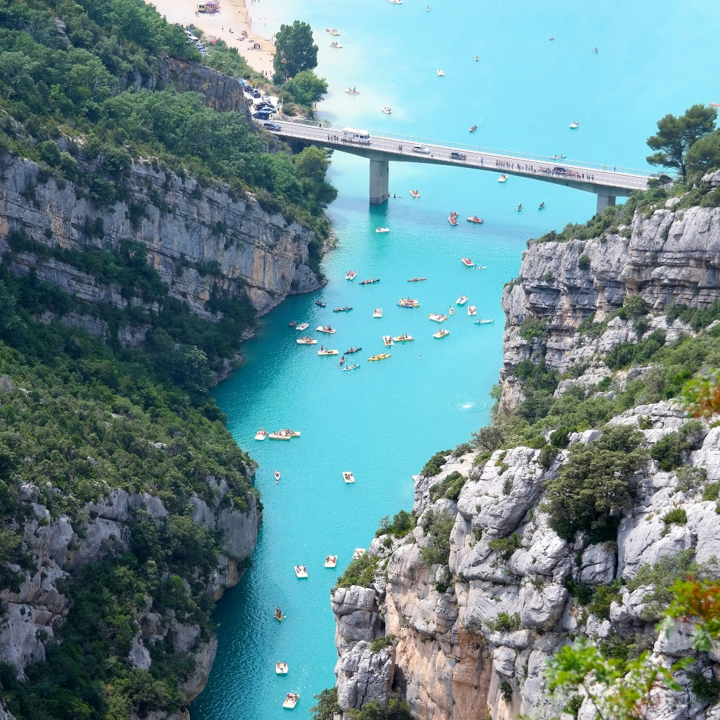 Σε ιστορικό υψηλό οι δαπάνες των τουριστών στην Ευρώπη το 2024