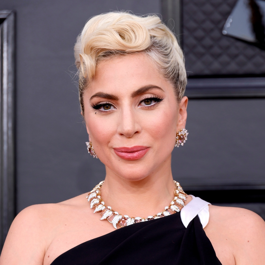 Η Lady Gaga αποκάλυψε κατά λάθος τον αρραβώνα της - Ο διάλογος με τον Γάλλο πρωθυπουργό
