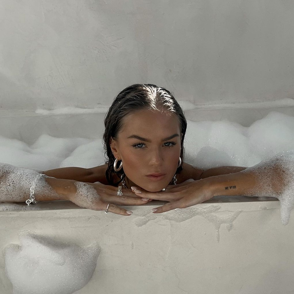 Conditioner: Ο κανόνας των 15 δευτερολέπτων για απαλά και λαμπερά μαλλιά