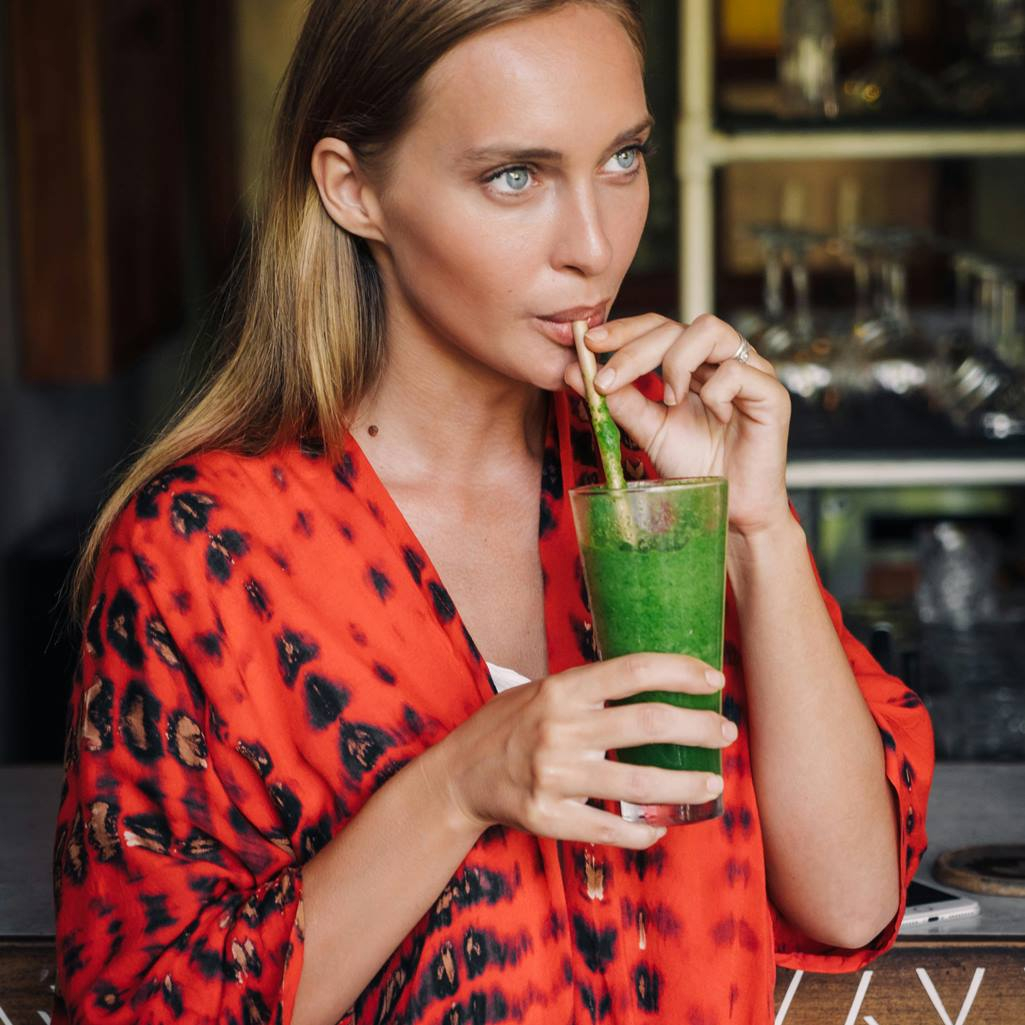 Είμαι διαιτολόγος και αυτό είναι το smoothie που πίνω το πρωί όταν θέλω τροφοδοτήσω το σώμα μου με φυτικές ίνες και πρωτεΐνες