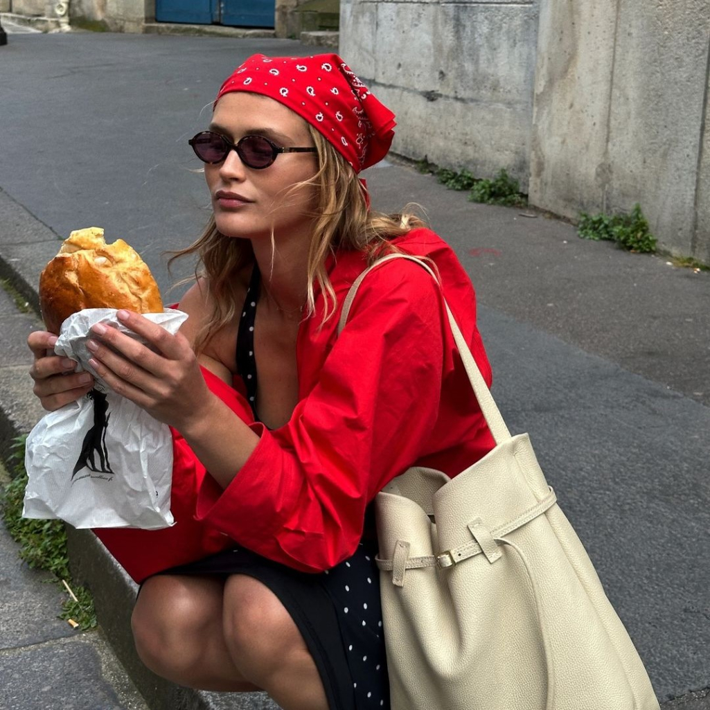 Summer approved: 6 cool τρόποι να φορέσεις ένα μαντήλι αυτό το καλοκαίρι