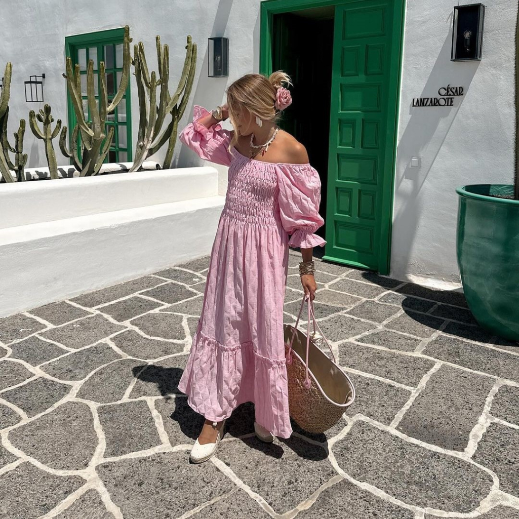 Φόρεμα με σφηκοφωλιά: 5 girly σύνολα με το μεγάλο trend
