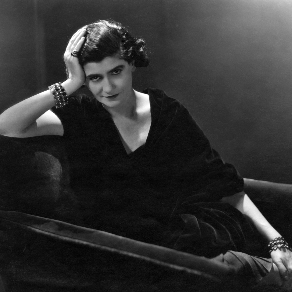 Coco Chanel, η γυναίκα που άλλαξε τα δεδομένα της μόδας – 5 + 1 σπουδαίες δημιουργίες της