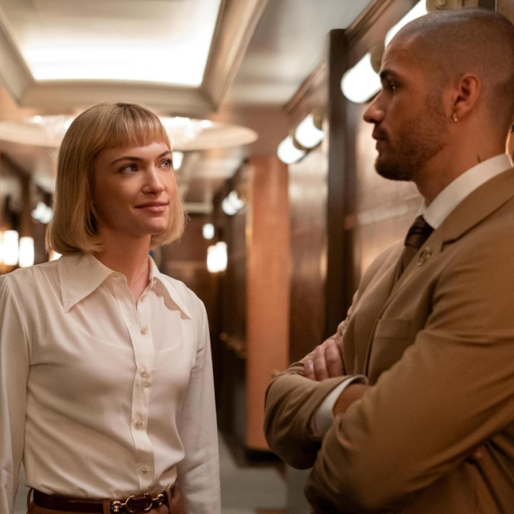 Διακοπές στην Αθήνα; 5 σειρές για binge-watching τον Αύγουστο