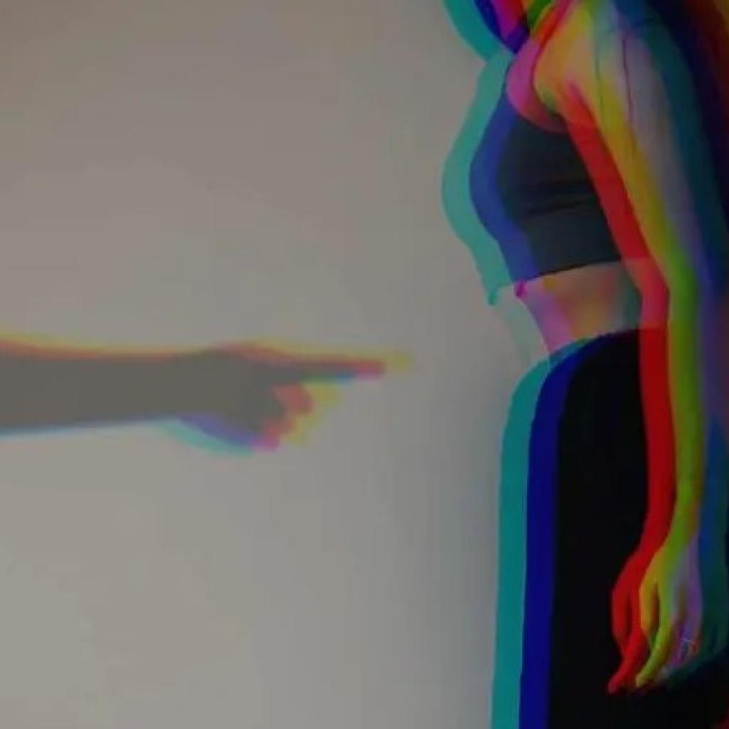 «Έτρωγα σε σημείο που δυσκολευόμουν να ανασάνω»: Μία γυναίκα που βίωσε βουλιμικά επεισόδια αφηγείται