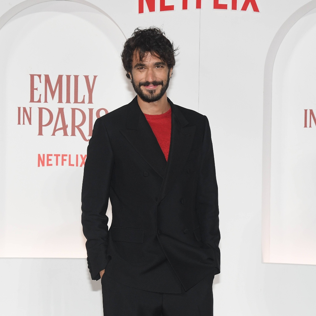 Η 4η σεζόν Emily in Paris ανήκει στον Γιουτζένιο Φραντσεσκίνι - Ποιος είναι ο Ιταλός ηθοποιός που όλοι μιλούν για εκείνον