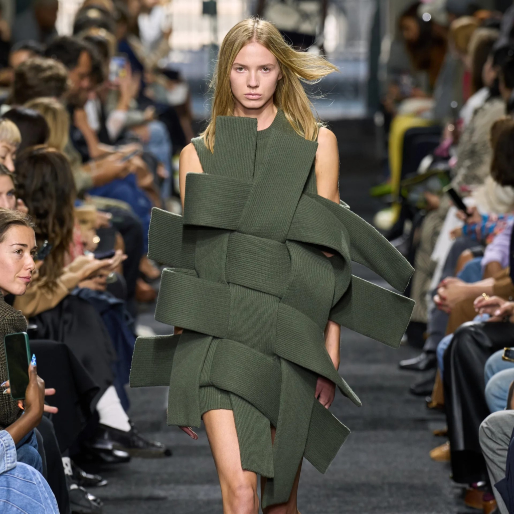 London Fashion Week: Η ανδρόγυνη φύση της Erdem, τα πλεκτά του JW Anderson και ο χορός της Simone Rocha