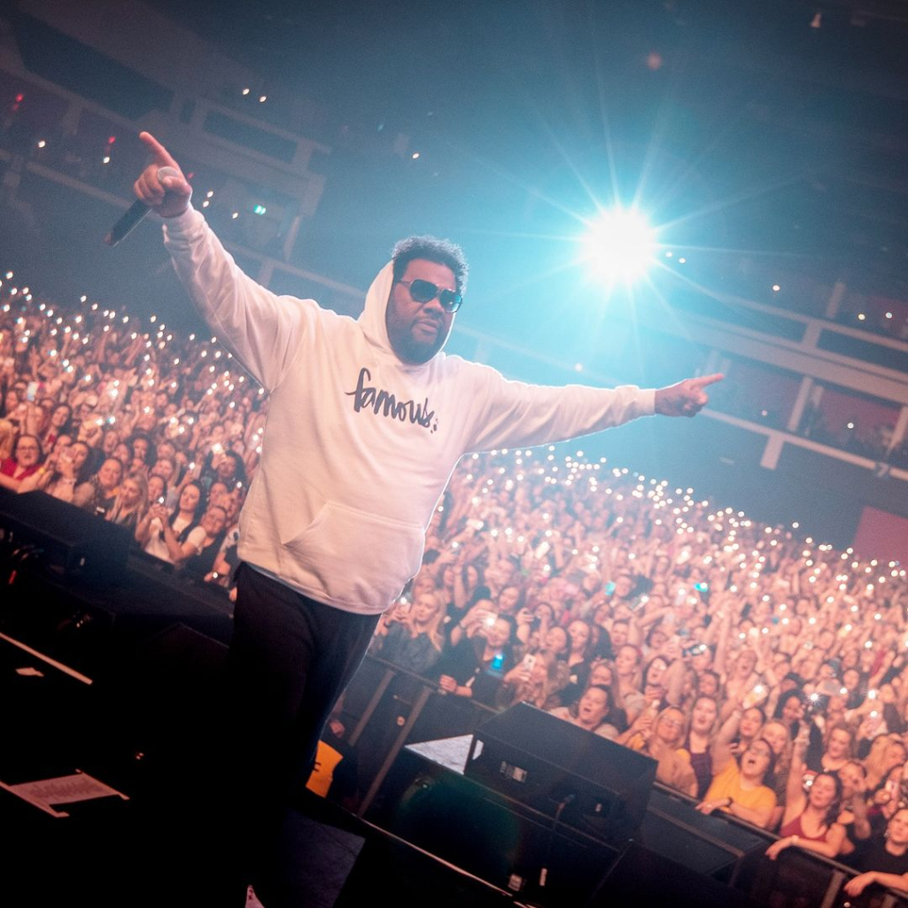 Πέθανε ο ράπερ Fatman Scoop – Κατέρρευσε πάνω στη σκηνή την ώρα που τραγουδούσε