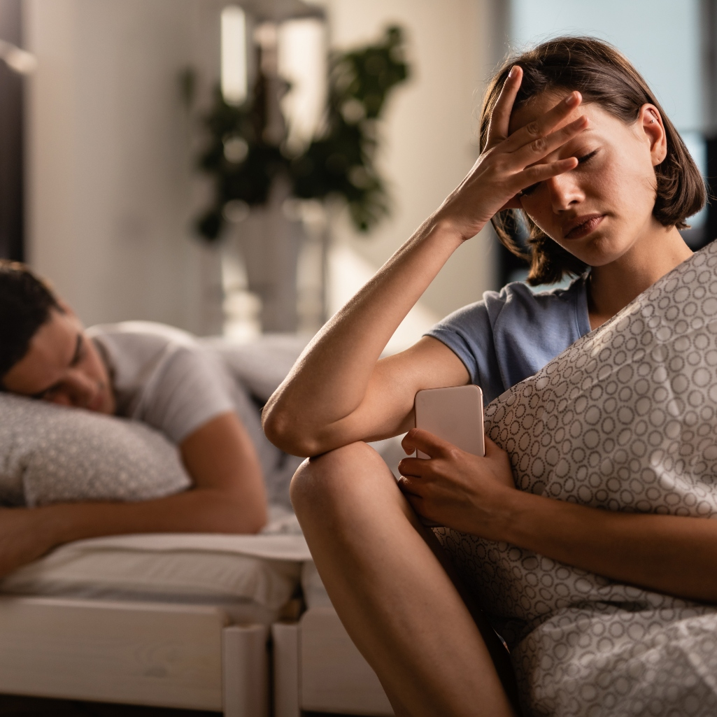 5 red flags που - σχεδόν - όλοι βλέπουν πολύ αργά σε μια σχέση