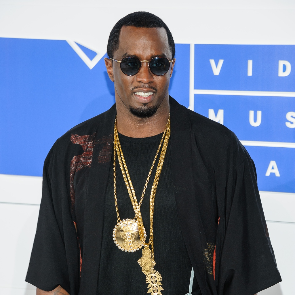 Diddy: Σχεδιάστρια μόδας τον κατηγορεί ότι την κρέμασε από μπαλκόνι 17ου ορόφου