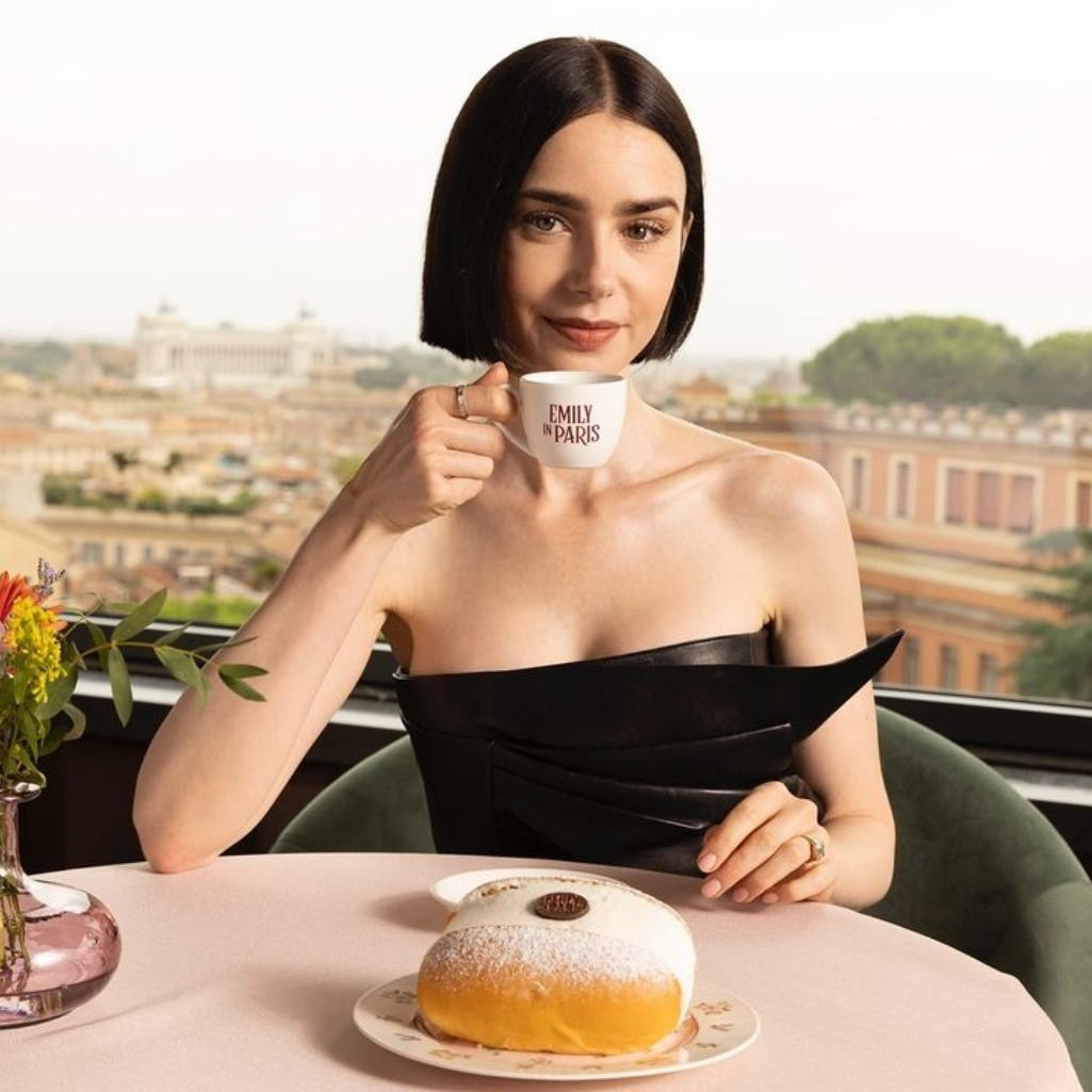 Σε άλλα νέα, το Emily in Paris δημιούργησε πολιτικό ζήτημα - Ο Μακρόν θα δώσει μάχη να μην πάει στη Ρώμη η σειρά