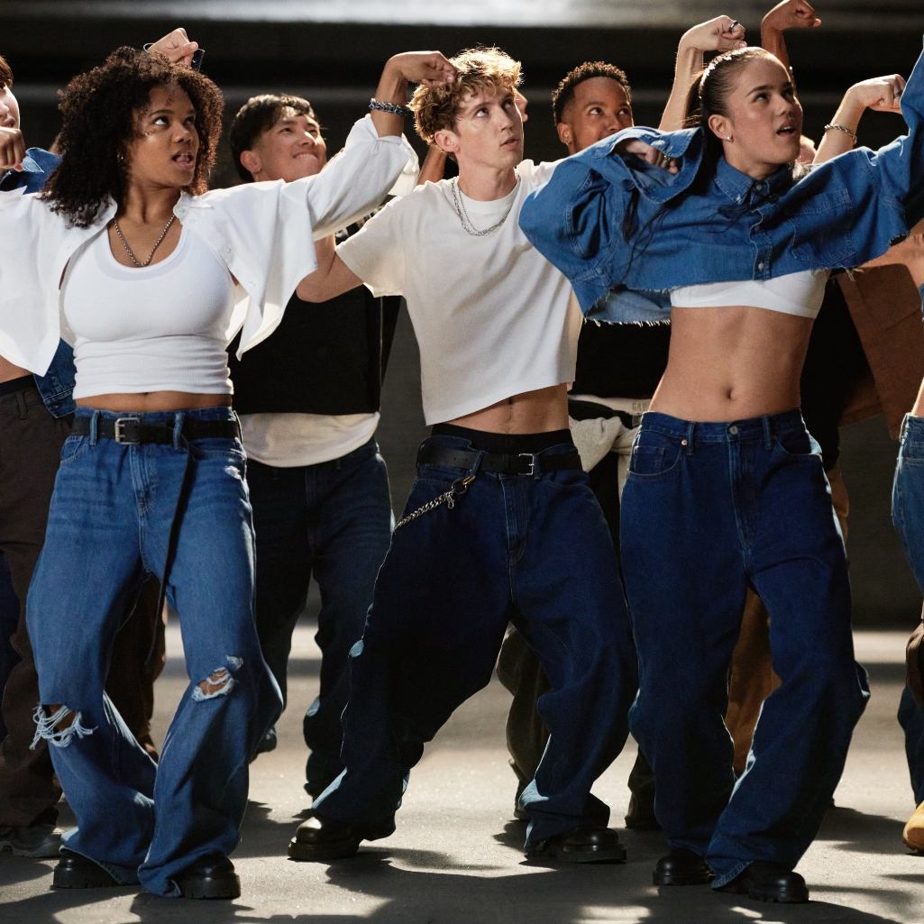 Η νοοτροπία του «Get Loose» με το must item της σεζόν - Everyday looks από τη Gap