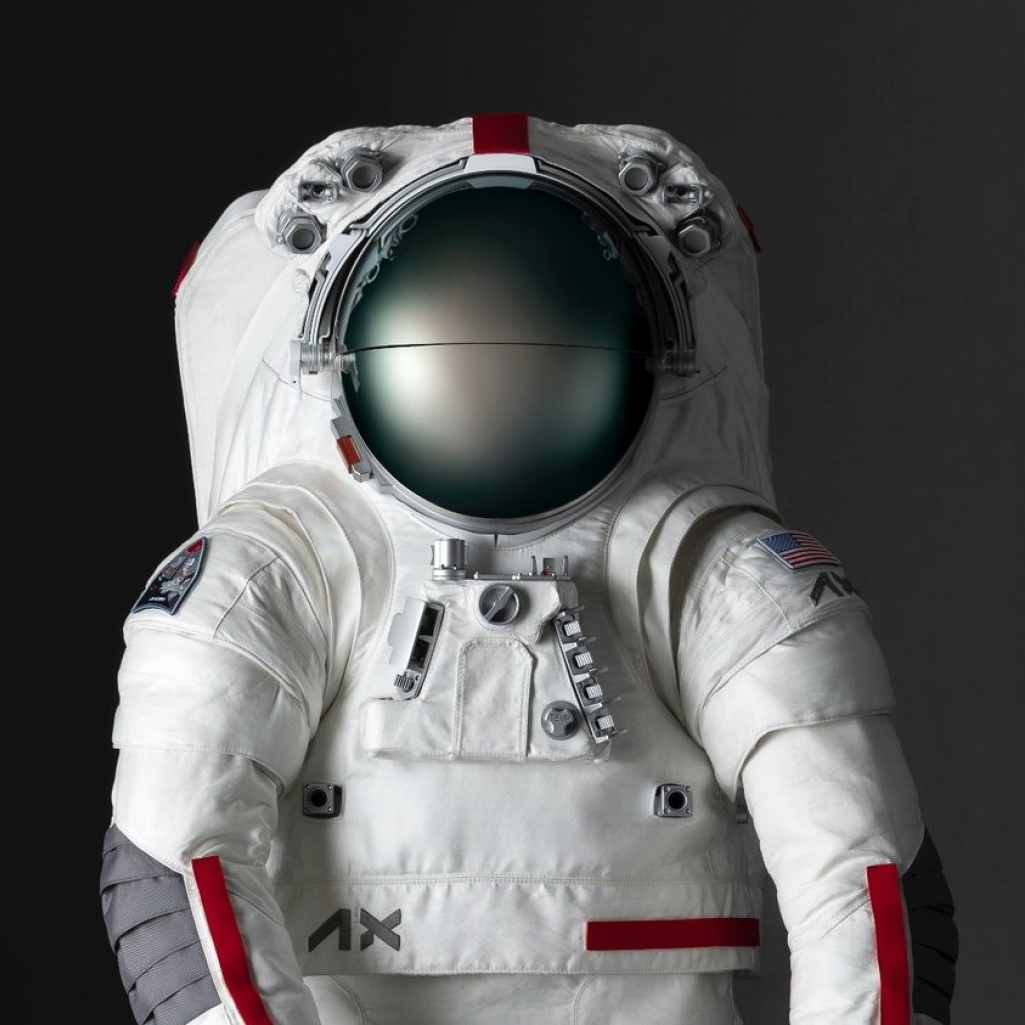 Η Prada και η Axiom Space παρουσίασαν την διαστημική στολή τους για την αποστολή της NASA