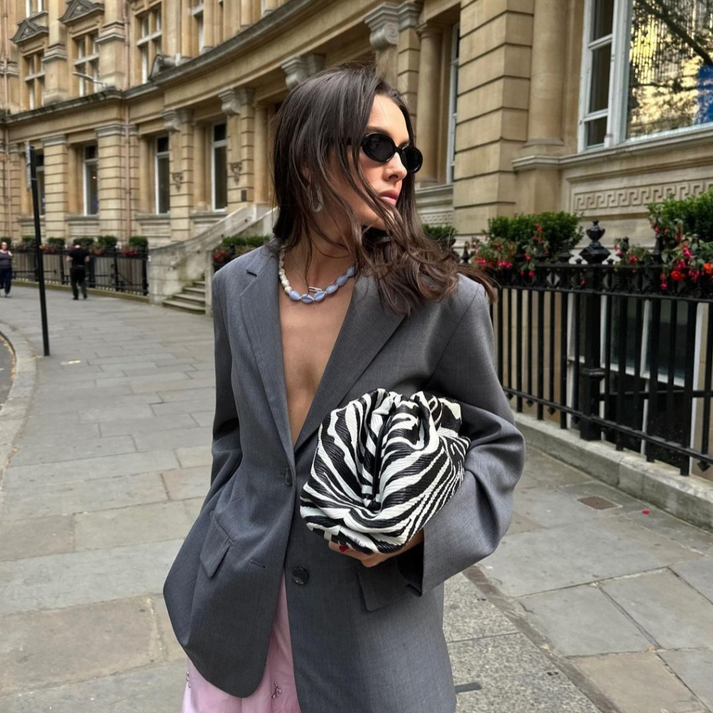 Shopping Alert: Το zebra print θα "ντύσει" τις χειμωνιάτικες ημέρες μας