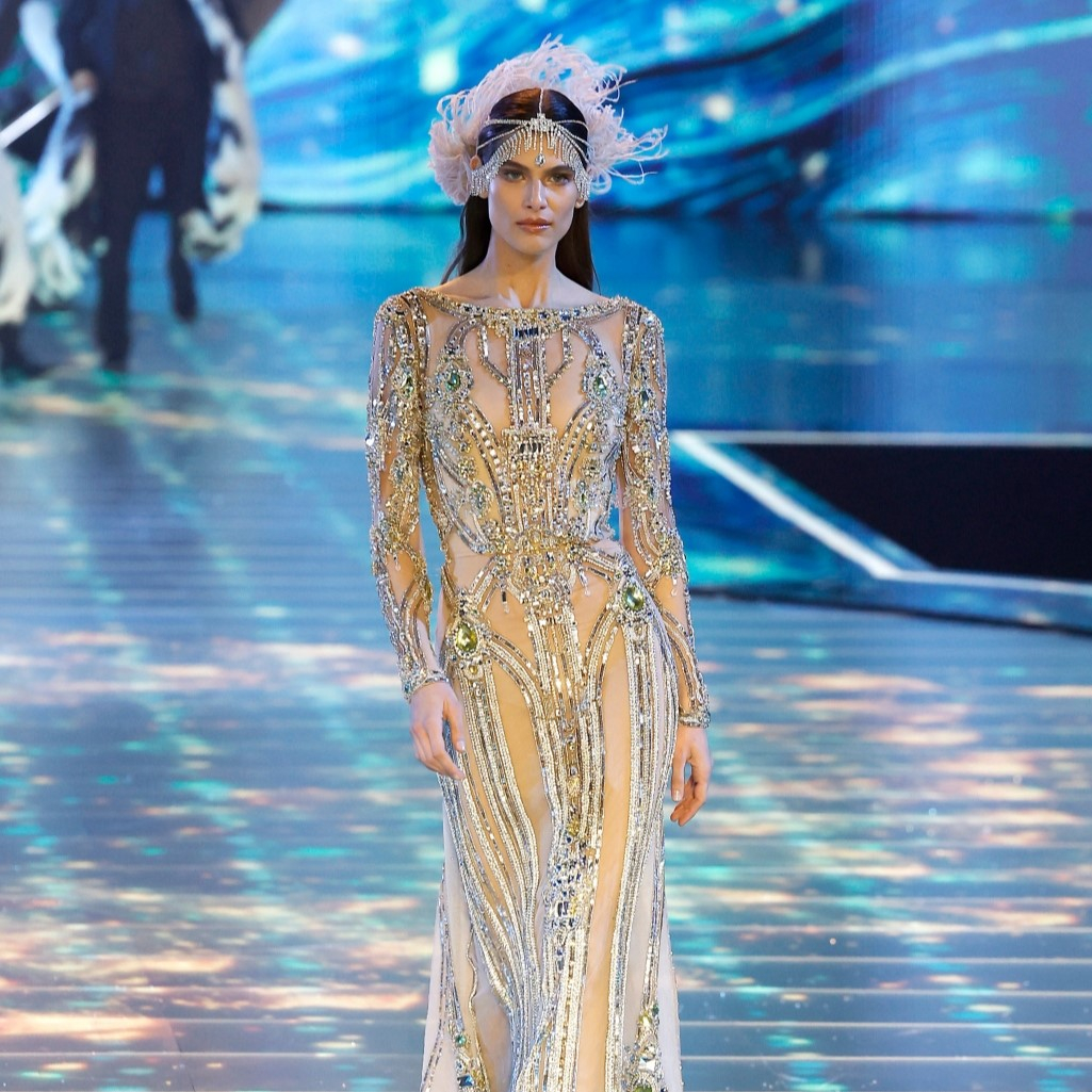 Η Ανθή Φακιδάρη περπάτησε στο show του Elie Saab για τα 45 χρόνια του