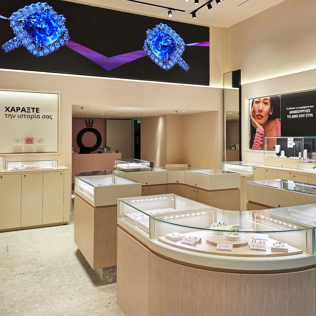 Η Pandora γιορτάζει το νέο της κατάστημα στην Ερμού με ένα event έκπληξη