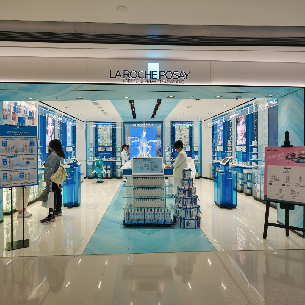La Roche-Posay: Γιορτινές προτάσεις λάμψης με τρεις εξειδικευμένες ρουτίνες αντιγήρανσης για κάθε τύπο δέρματος