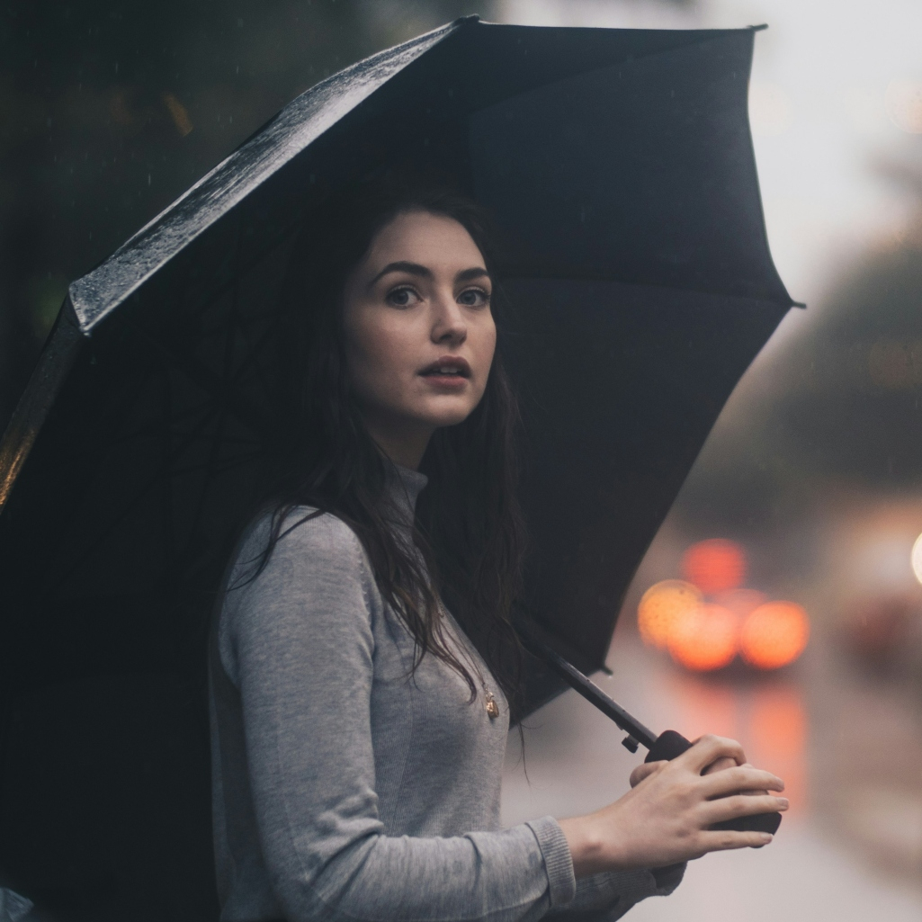 Rainy days: Πώς να περάσεις δημιουργικά τον χρόνο στο σπίτι - αν δεν θέλεις να “λιώσεις” στον καναπέ