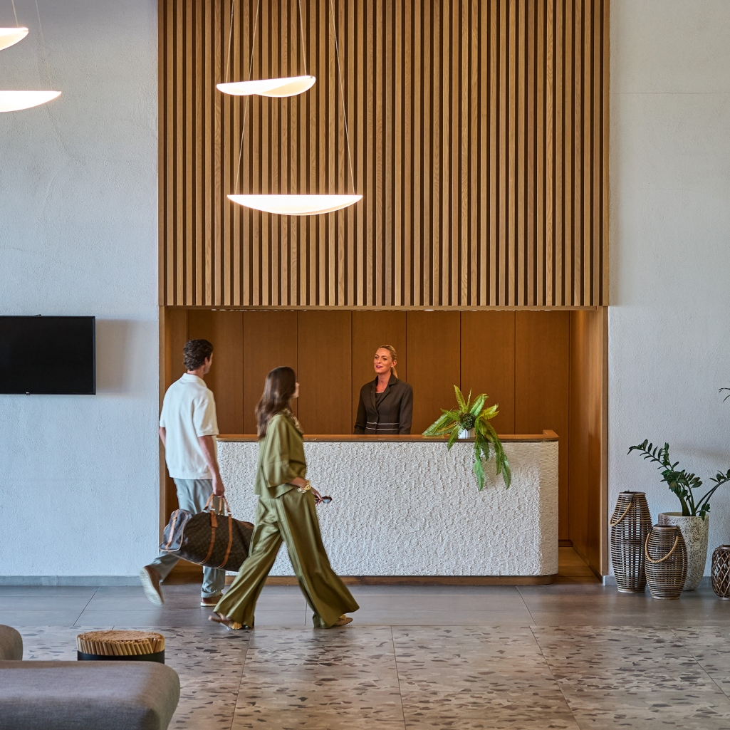 AMUS HOTEL & SPA: Η νέα επωνυμία του ιστορικού ξενοδοχείου Rhodes Bay από τον Όμιλο Η Hotels Collection