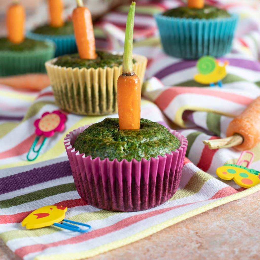 Αλμυρά muffins με σπανάκι και baby καρότα