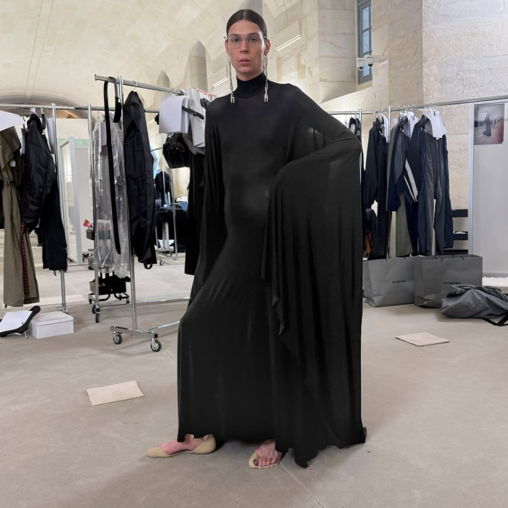 Το Balenciaga Zero "παπούτσι" του οίκου για τη συλλογή φθινόπωρο 2025 προκαλεί αντιδράσεις και ερωτηματικά
