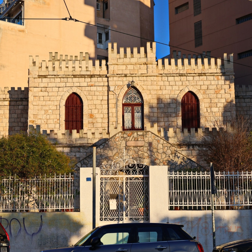 Το αστρονομικό ποσό που πωλείται ο μυστηριώδης πέτρινος πύργος στον Πειραιά