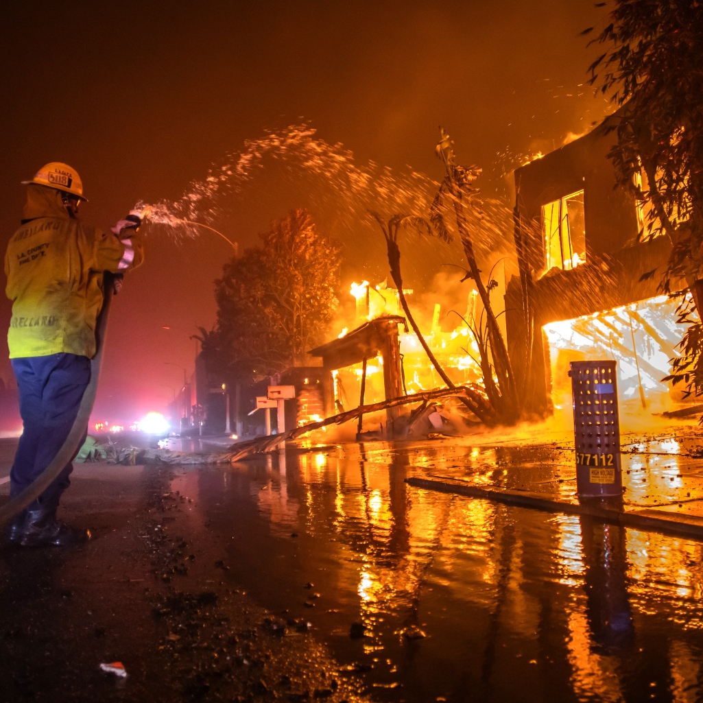 «Palisades fire»: Η πιο καταστροφική φωτιά στο Λος Άντζελες - Πάνω από 1.000 κατοικίες τυλίχτηκαν στις φλόγες