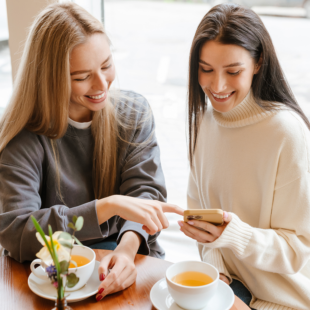Loud looking στο online dating