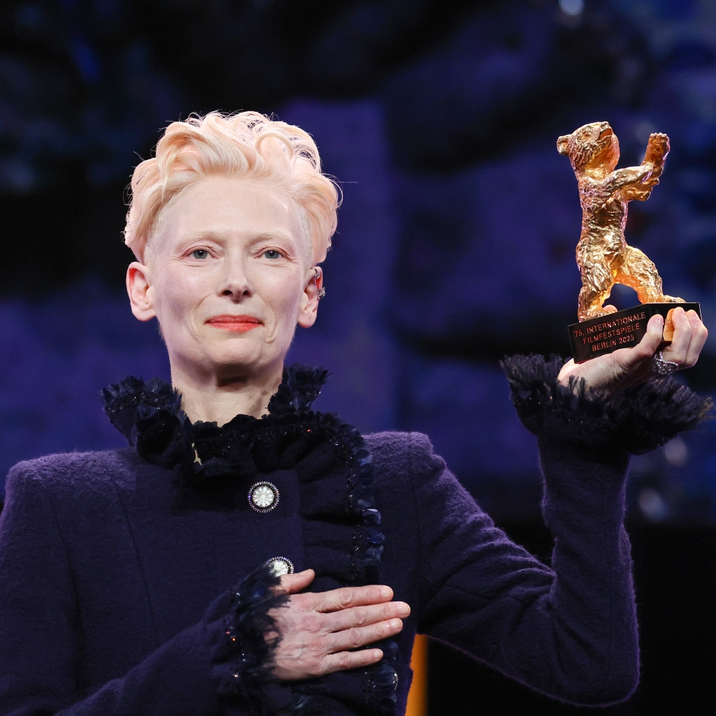 Berlinale 2025: Η Τίλντα Σουίντον συγκλόνισε με την ομιλία της - «Το απάνθρωπο διαπράττεται μπροστά μας»