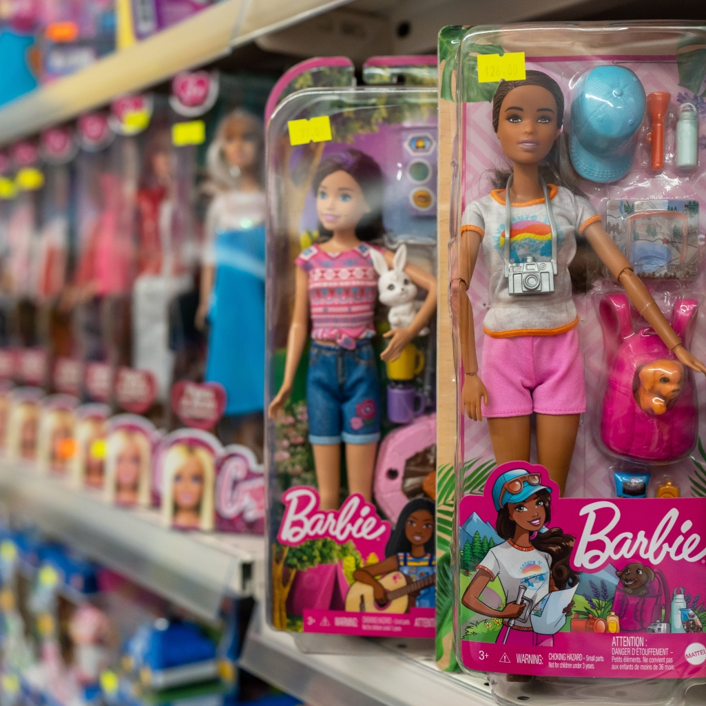 Η Mattel αντιδρά στους δασμούς του Ντόναλντ Τραμπ στην Κίνα, αυξάνοντας την τιμή της Barbie στις ΗΠΑ