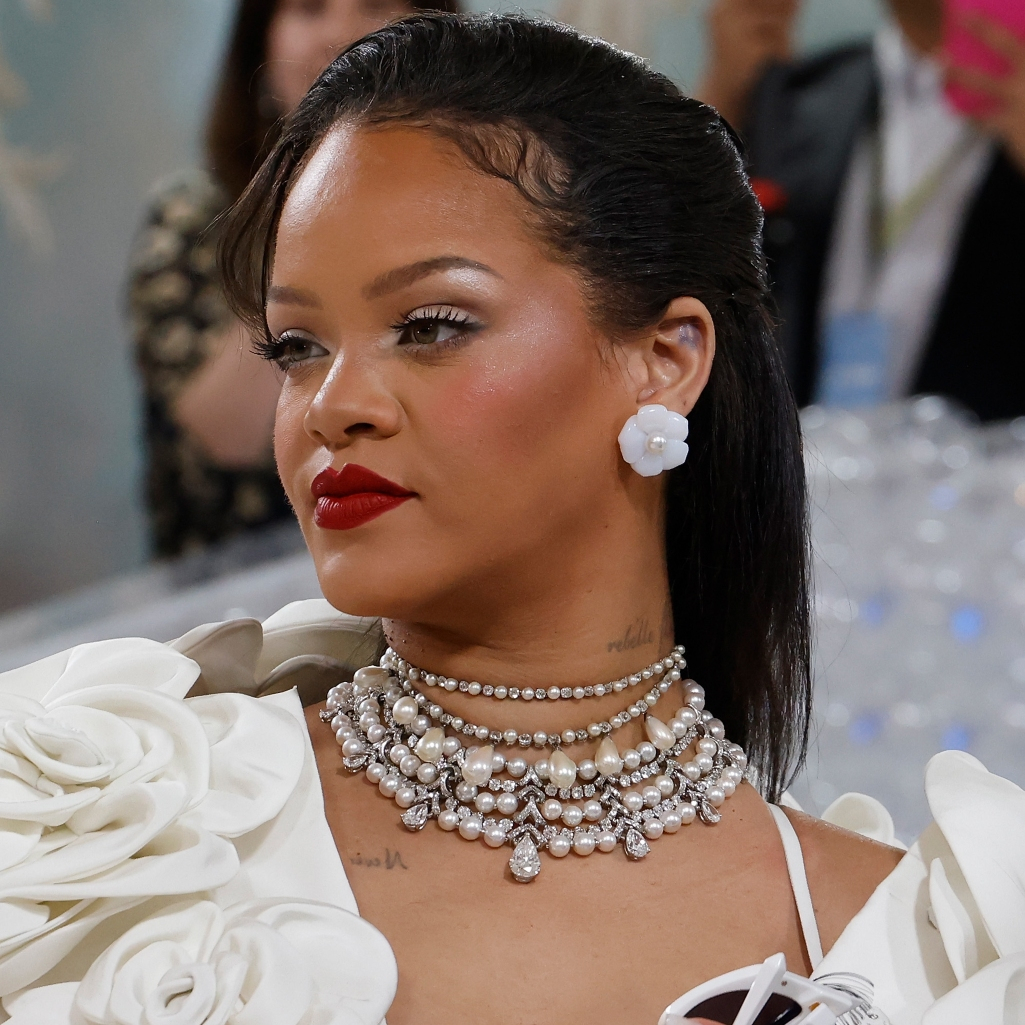 rihanna all white