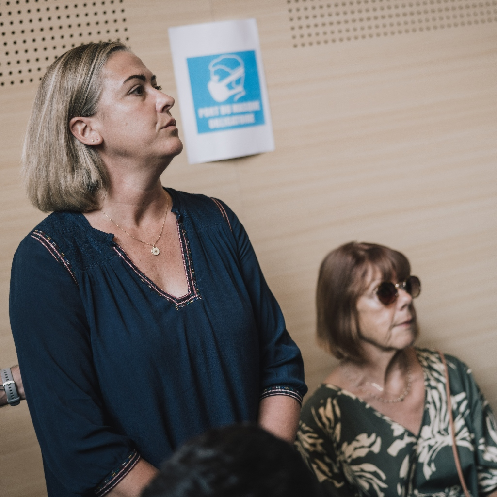 Υπόθεση Πελικό: Η Καρολίν Νταριάν υποστηρίζει πως ο πατέρας της τη νάρκωσε και τη βίασε, αλλά η μητέρα της, Ζιζέλ Πελικό, δεν την πιστεύει