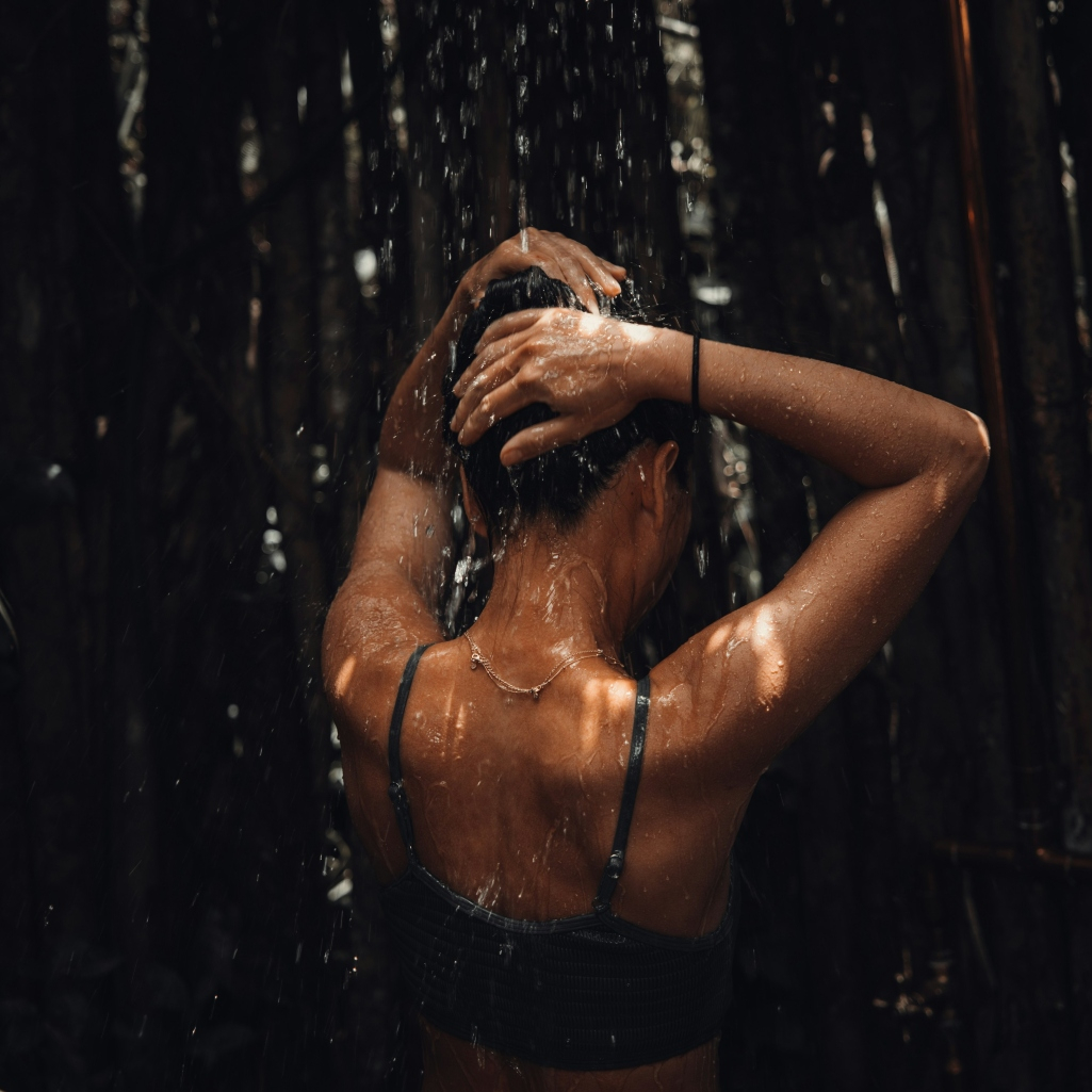 Διαλογισμός στο ντους: Το νέο viral Tik Tok trend υπόσχεται πολλαπλά οφέλη για την ψυχική υγεία