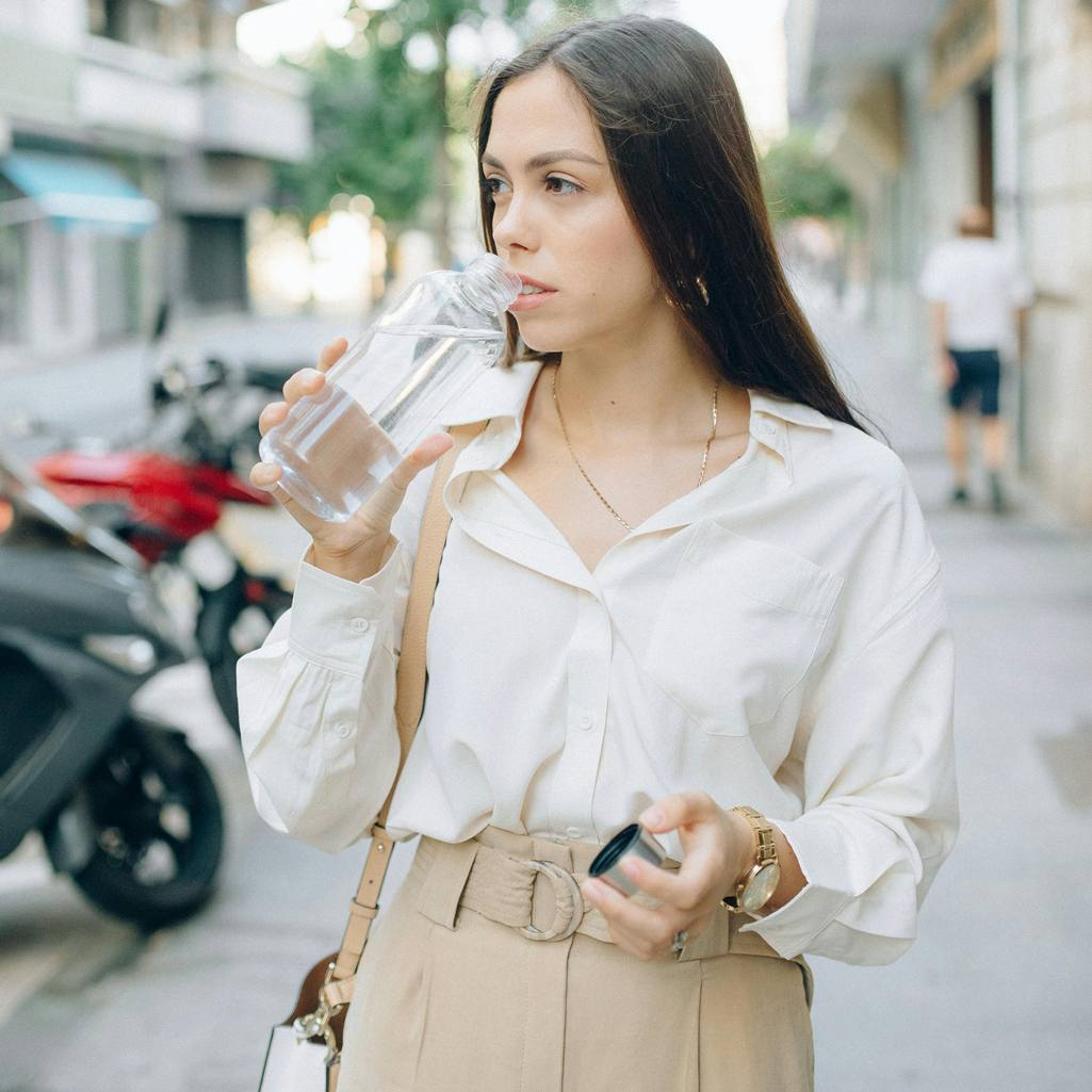Είναι το ανθρακούχο νερό το ίδιο ενυδατικό με το κανονικό νερό;