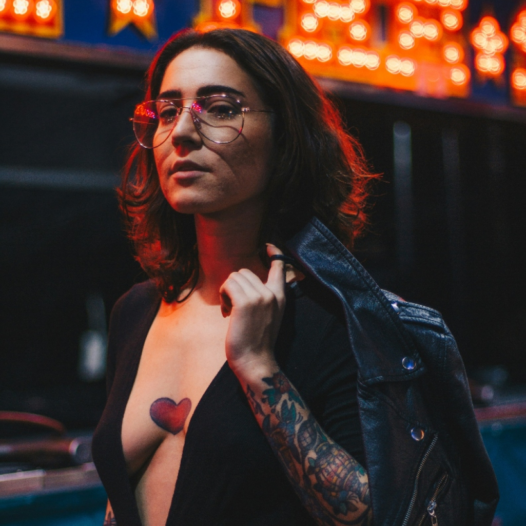 H απίστευτη ιστορία μίας tattoo artist που συνελήφθη στις ΗΠΑ χωρίς να ξέρει γιατί