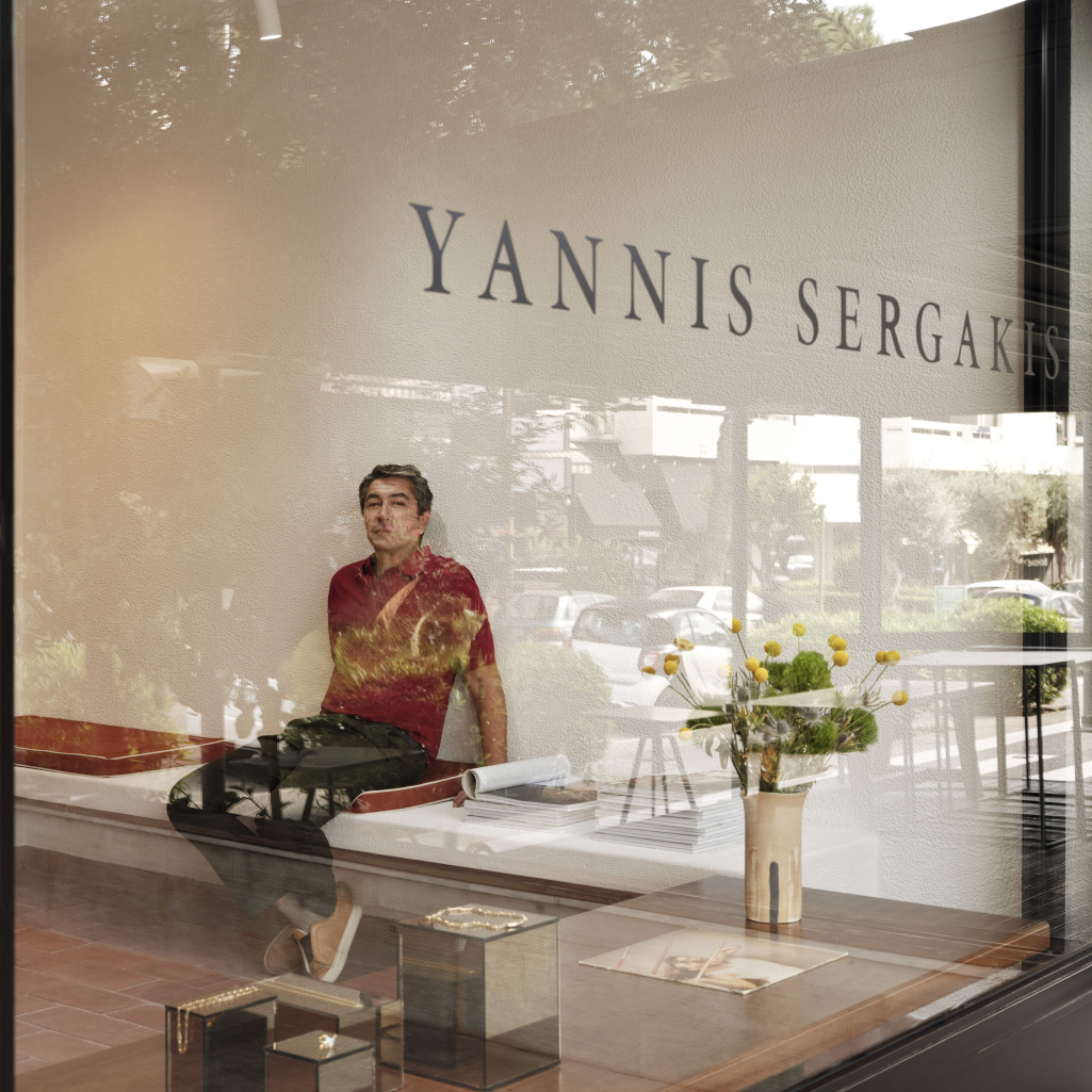 Seaside coolness στα εγκαίνια του νέου καταστήματος Yannis Sergakis στη Γλυφάδα