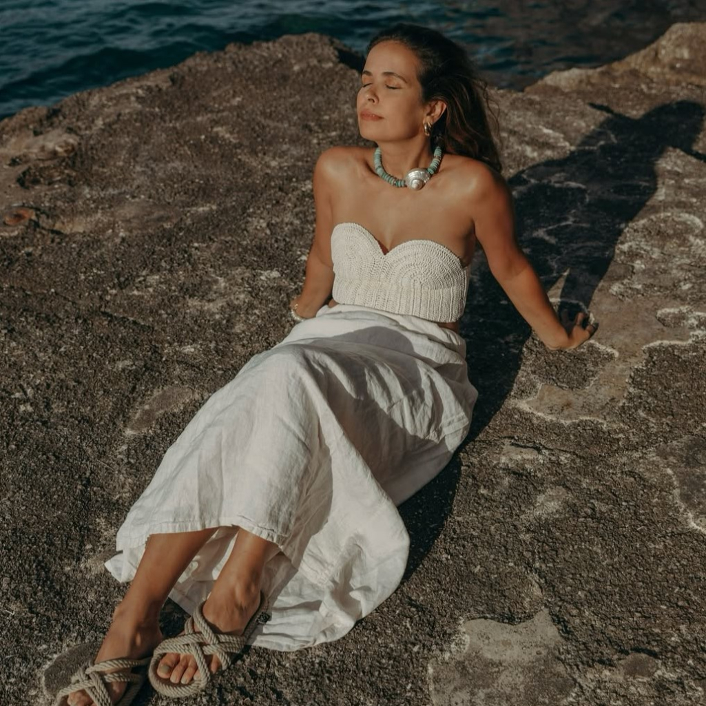 7 + 1 outfits που επιλέγουν τα it girls για τα looks παραλίας