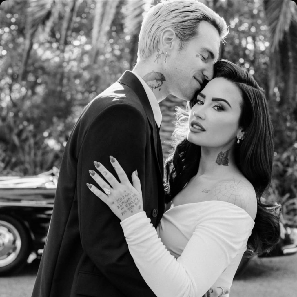 Love and married: Η Ντέμι Λοβάτο παντρεύτηκε τον Τζόρνταν Λούτες σε μια μυστική τελετή στην Καλιφόρνια