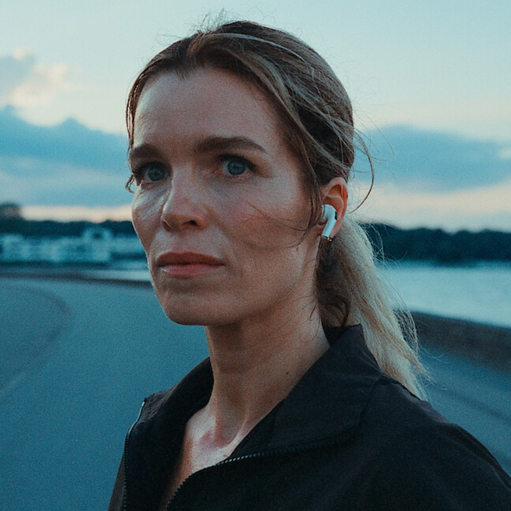 Secrets We Keep: Η σειρά του Netflix δεν είναι ένα ακόμη whodunnit, αλλά μια επίκαιρη υπενθύμιση της σκοτεινής εφηβείας